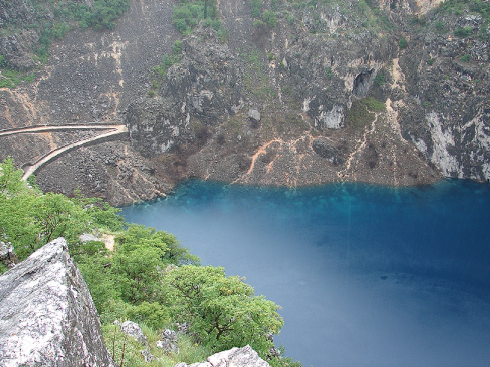 modro jezero 2013.jpg