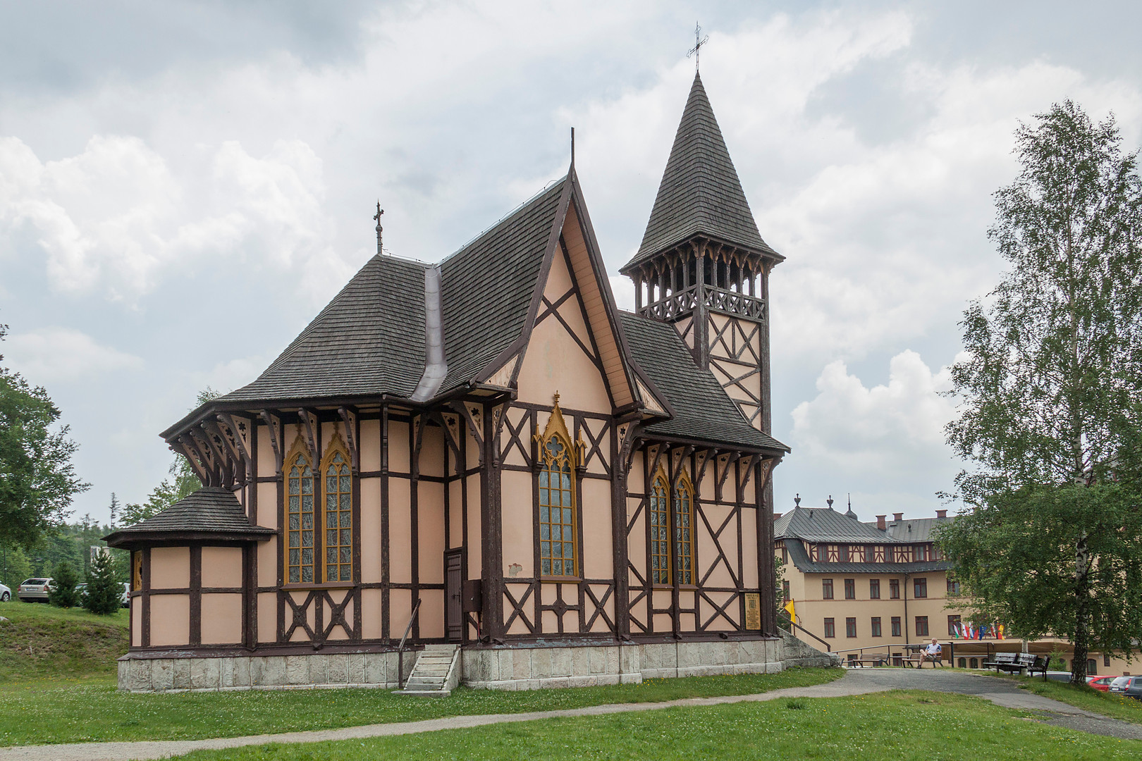 Na dole rozważaliśmy Wodospady Zimnej Wody, ale pamiętając tutejsze burzowe doświadczenia odpuszczany i jedziemy do Lewoczy. Tymczasem postanowiłem uwiecznić tamtejszy kościółek. / IMG_0247.jpg IMG_0247.jpg
