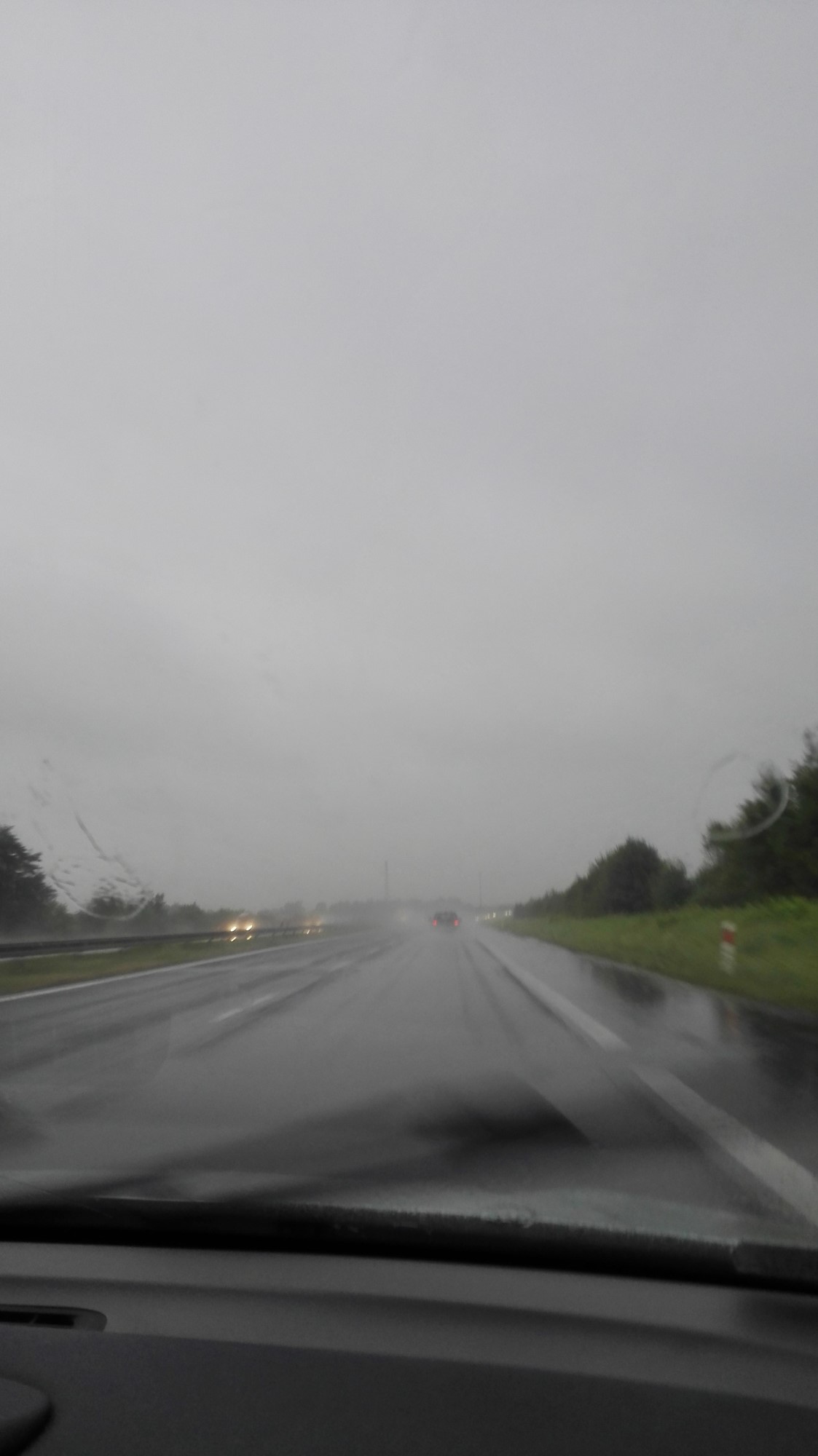 Przy takiej pogodzie opuszczaliśmy Polskę. / 00.jpg 00.jpg