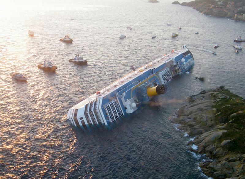 ,Katastrofa-Costa-Concordia.jpg