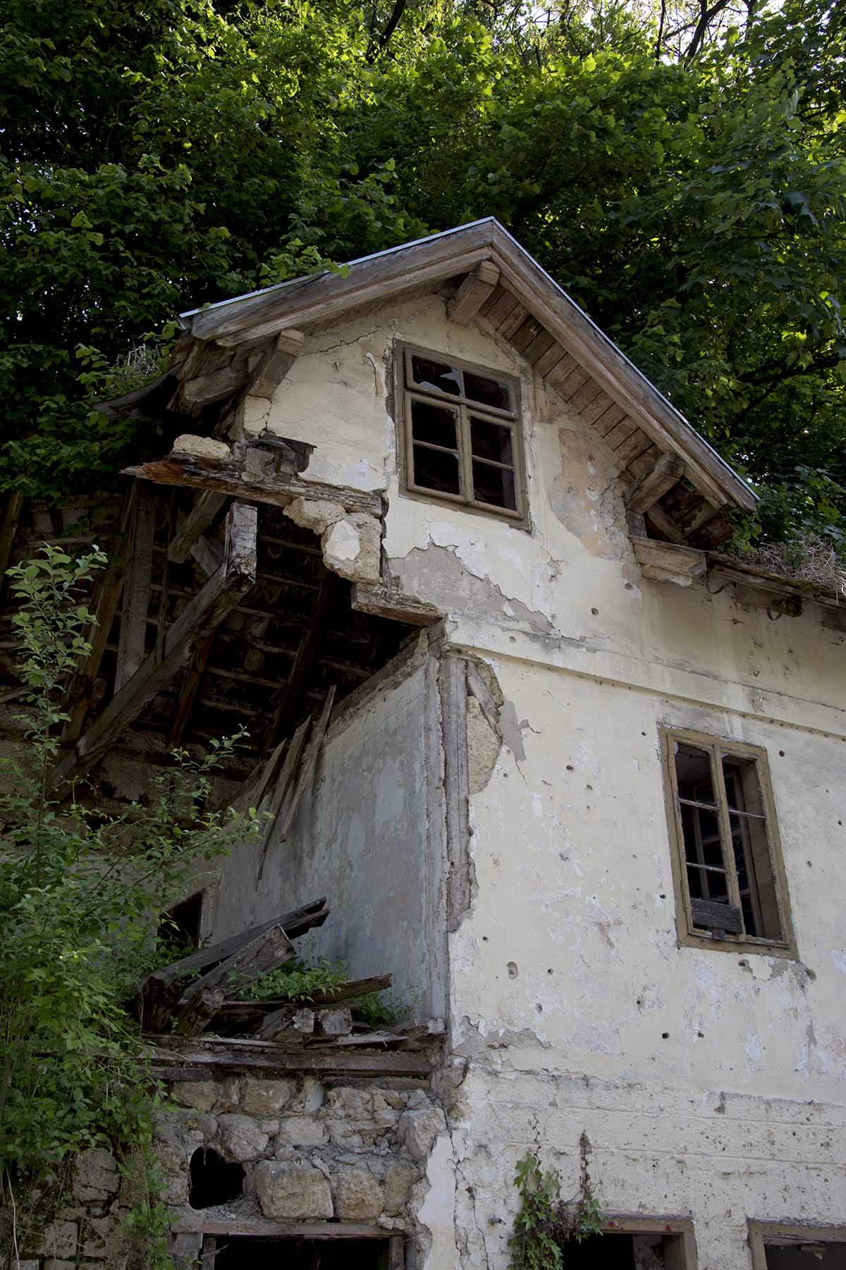 Jajce_dom po kulach.jpg