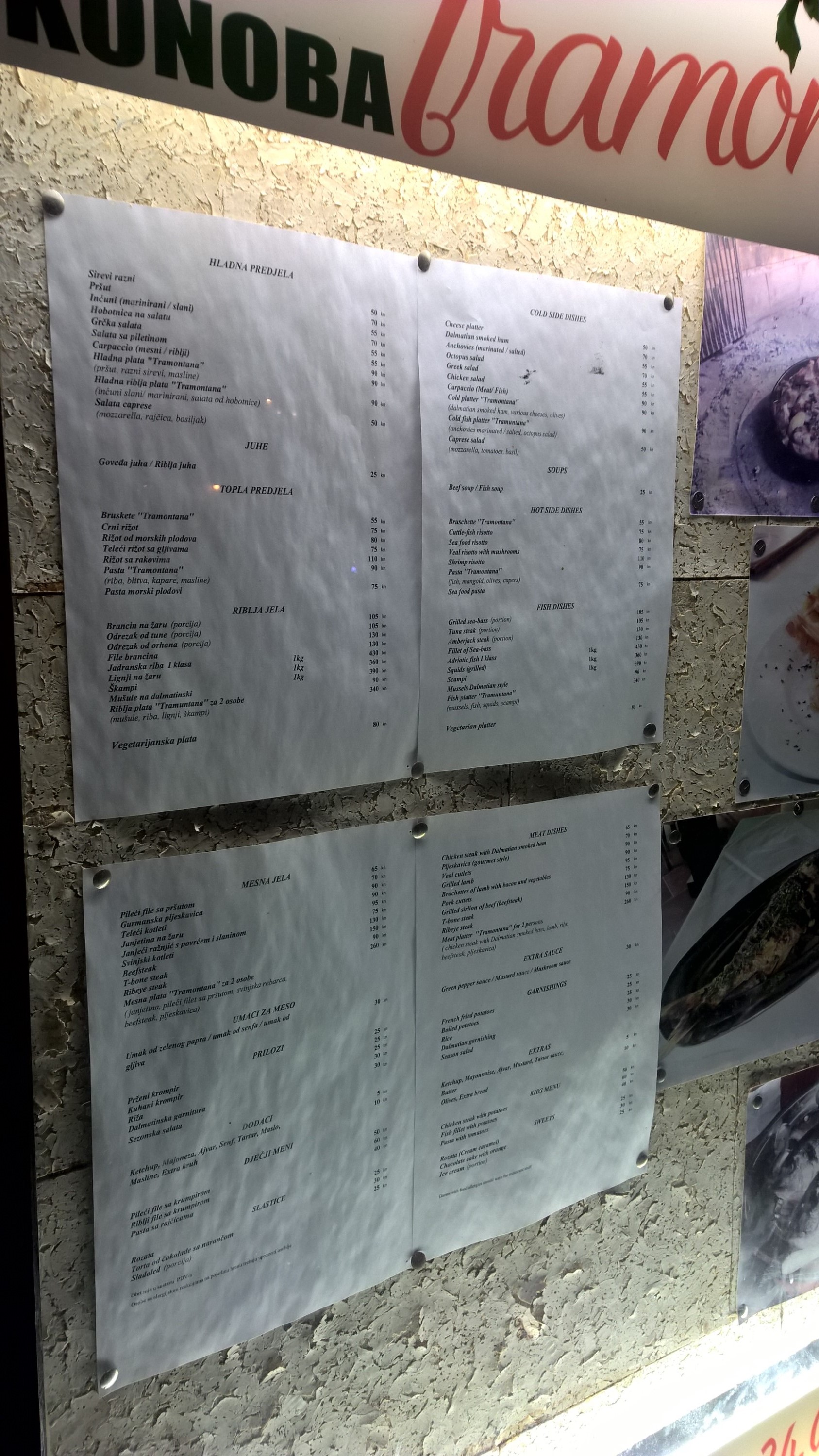 Karta dań Tramontany, jeśli nie jest dobrze widoczna na forum, to podaję ceny przykładowych dań: crni rižot 75 Kn, makaron z owocami morza 75 Kn, 1 kg ryby I klasy 430 Kn, 1 kg škampi 390 Kn, riblja plata 340 Kn, mesna plata 260 Kn). / 02.jpg 02.jpg