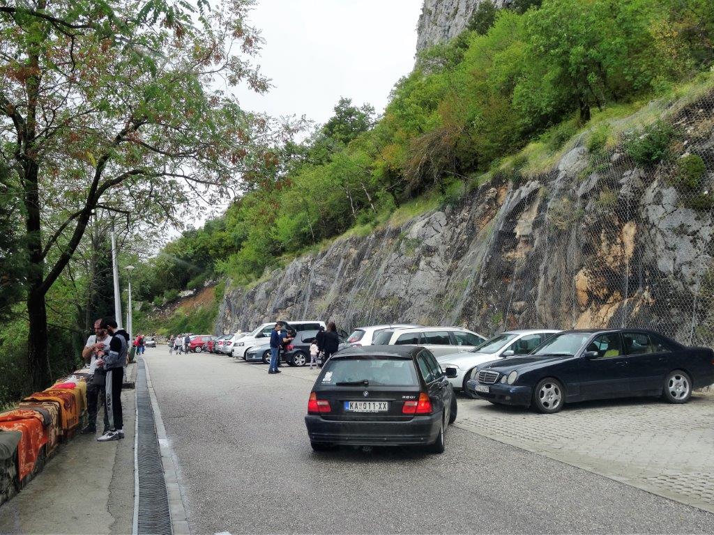 ostatni parking, tuz przed bramą wejściową do manasteru / DSC01162.jpg DSC01162.jpg