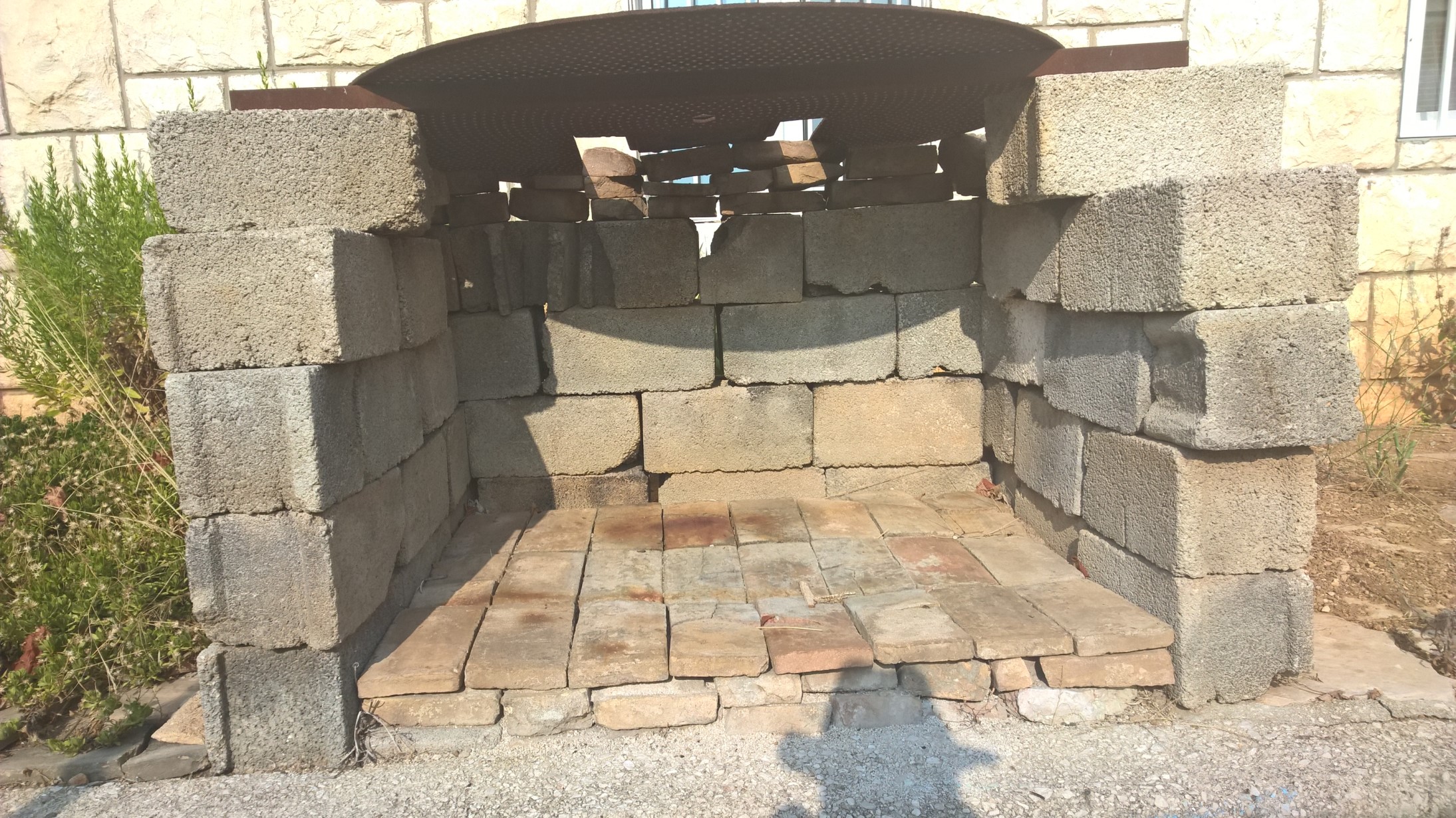 Spacer uliczkami Komižy. Konkurs na najbrzydszego grilla uważam za rozstrzygnięty! / 04.jpg 04.jpg