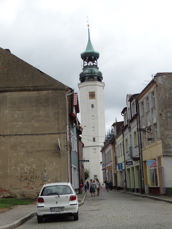 Trochę obskurne kamieniczki niepodal Ratusza / wieza ratusza.jpg wieza ratusza.jpg