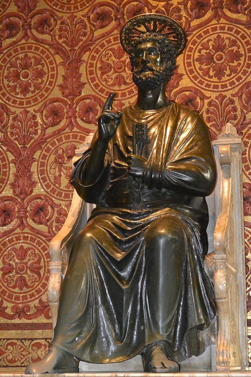DSC_4263 Gotycki posąg św. Piotra.jpg