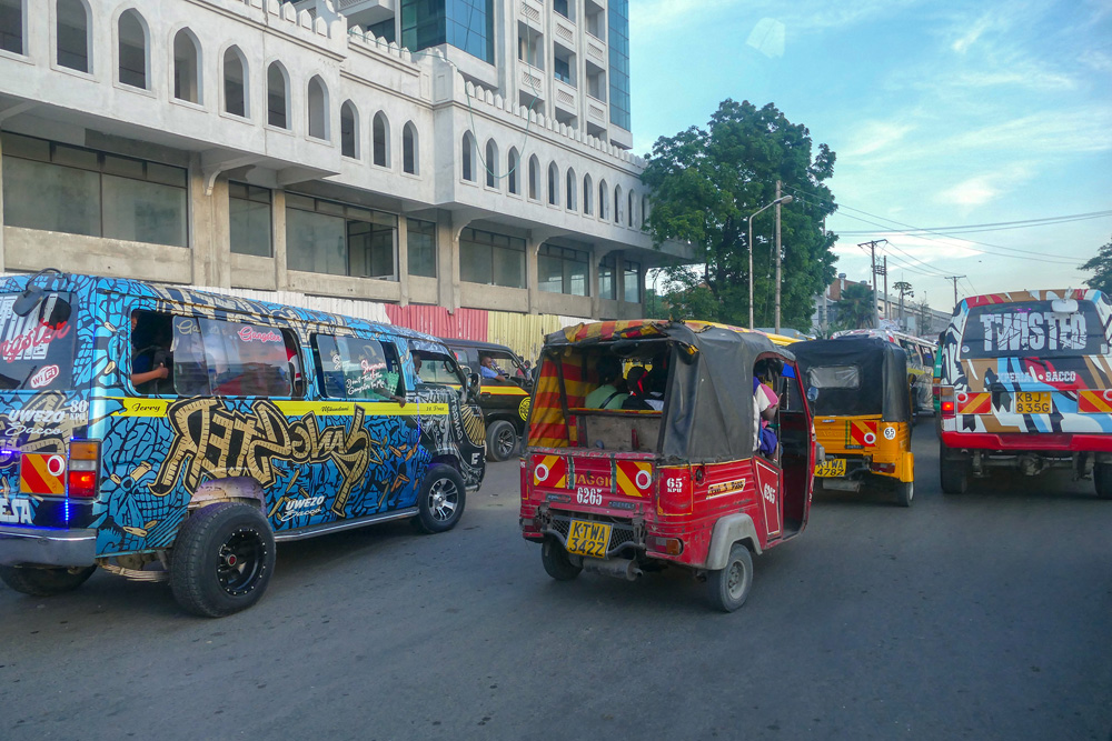 zjazd z promu w bardzo kulturalny i uporządkowany ruch miejski :) / P1060678.jpg P1060678.jpg