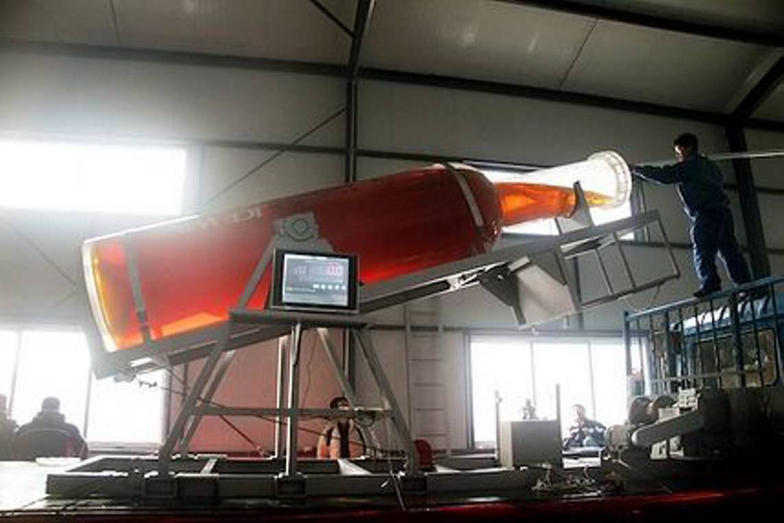 101531-largest-wine-bottle-China.jpg