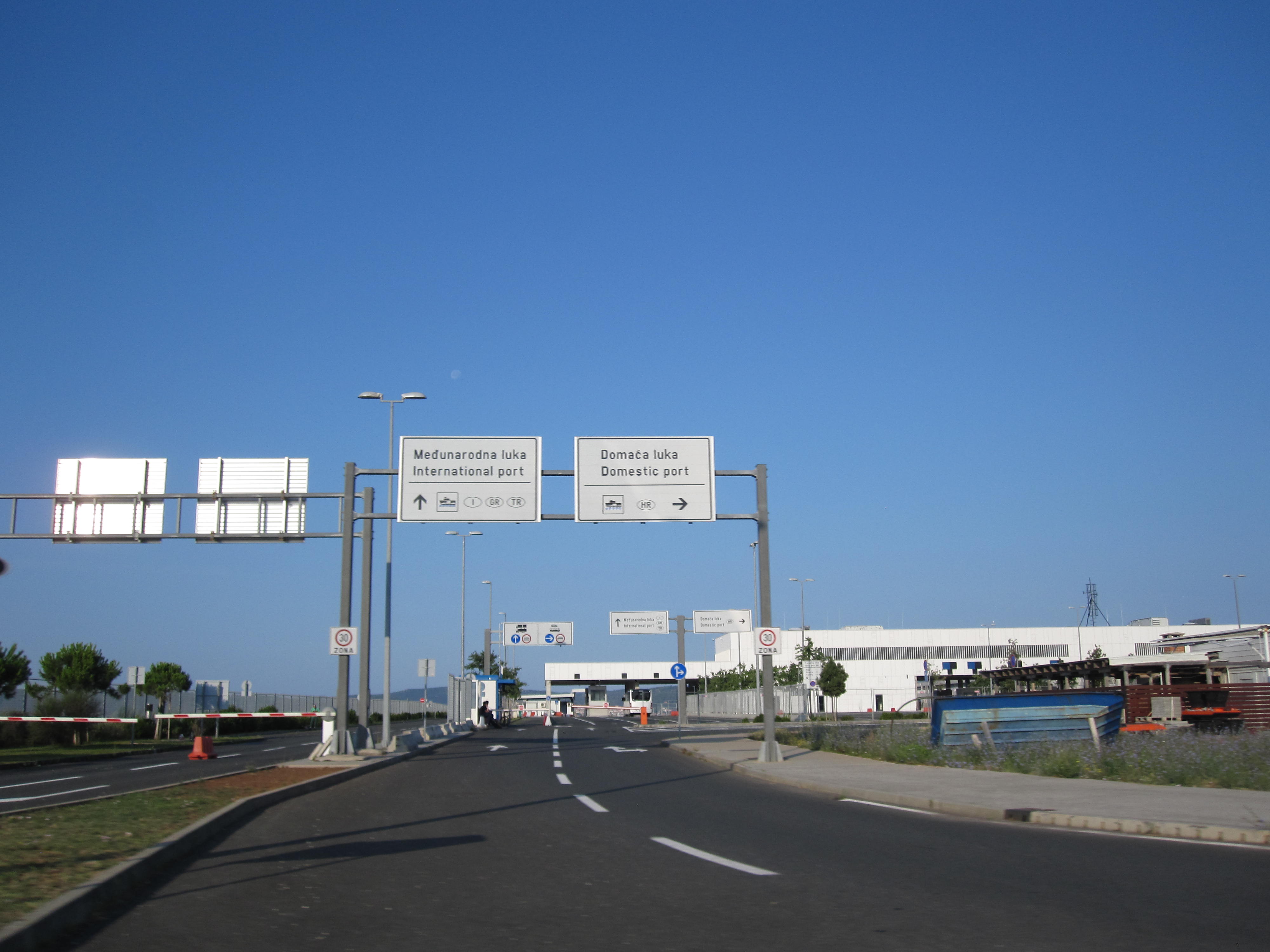 Czy kiedyś tu skręcimy? Póki co, raczej się na to nie zanosi... / 04 luka.JPG 04 luka.JPG