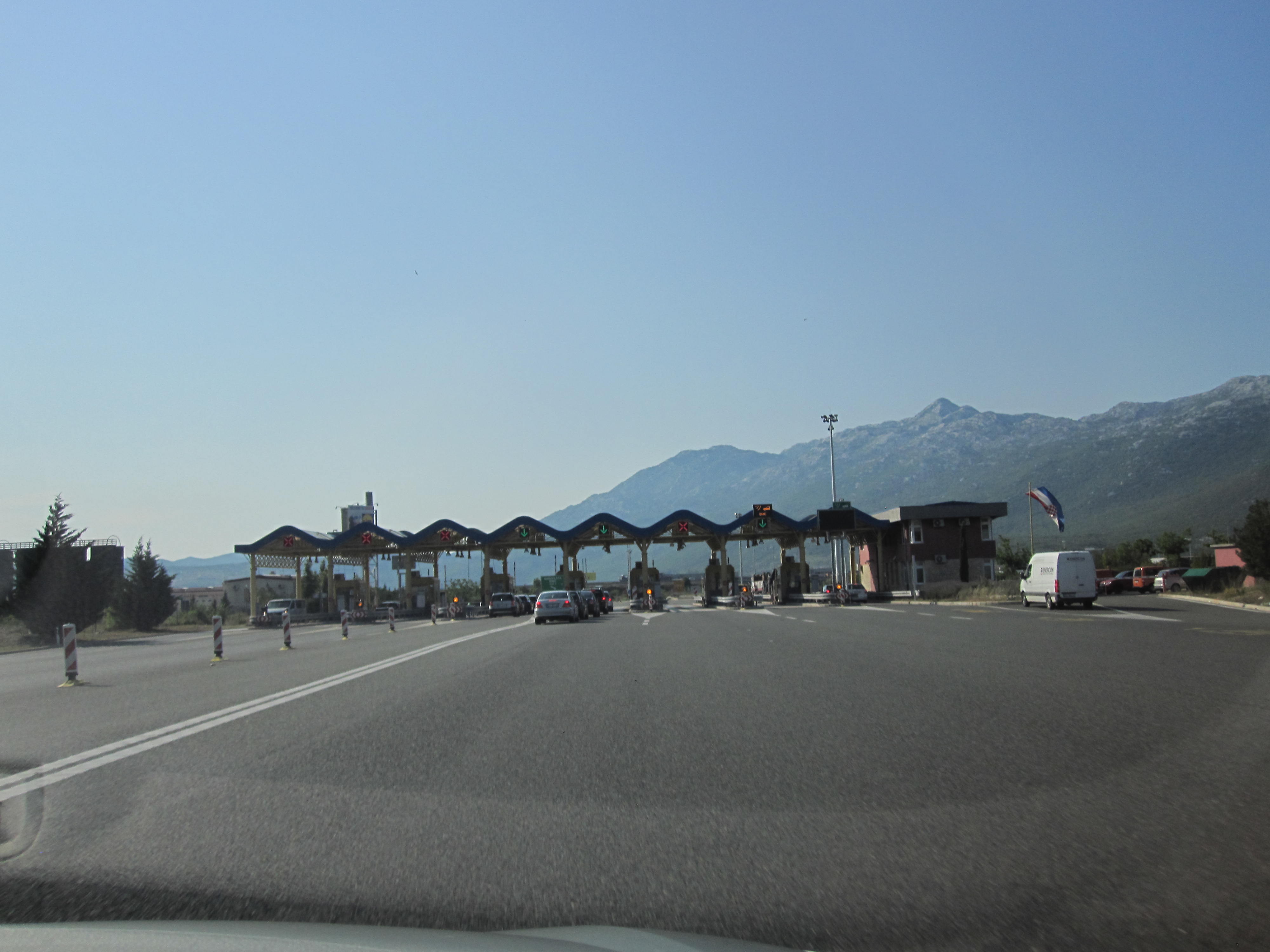 bramki przy zjeździe na Split / 06 dugopolje.JPG 06 dugopolje.JPG