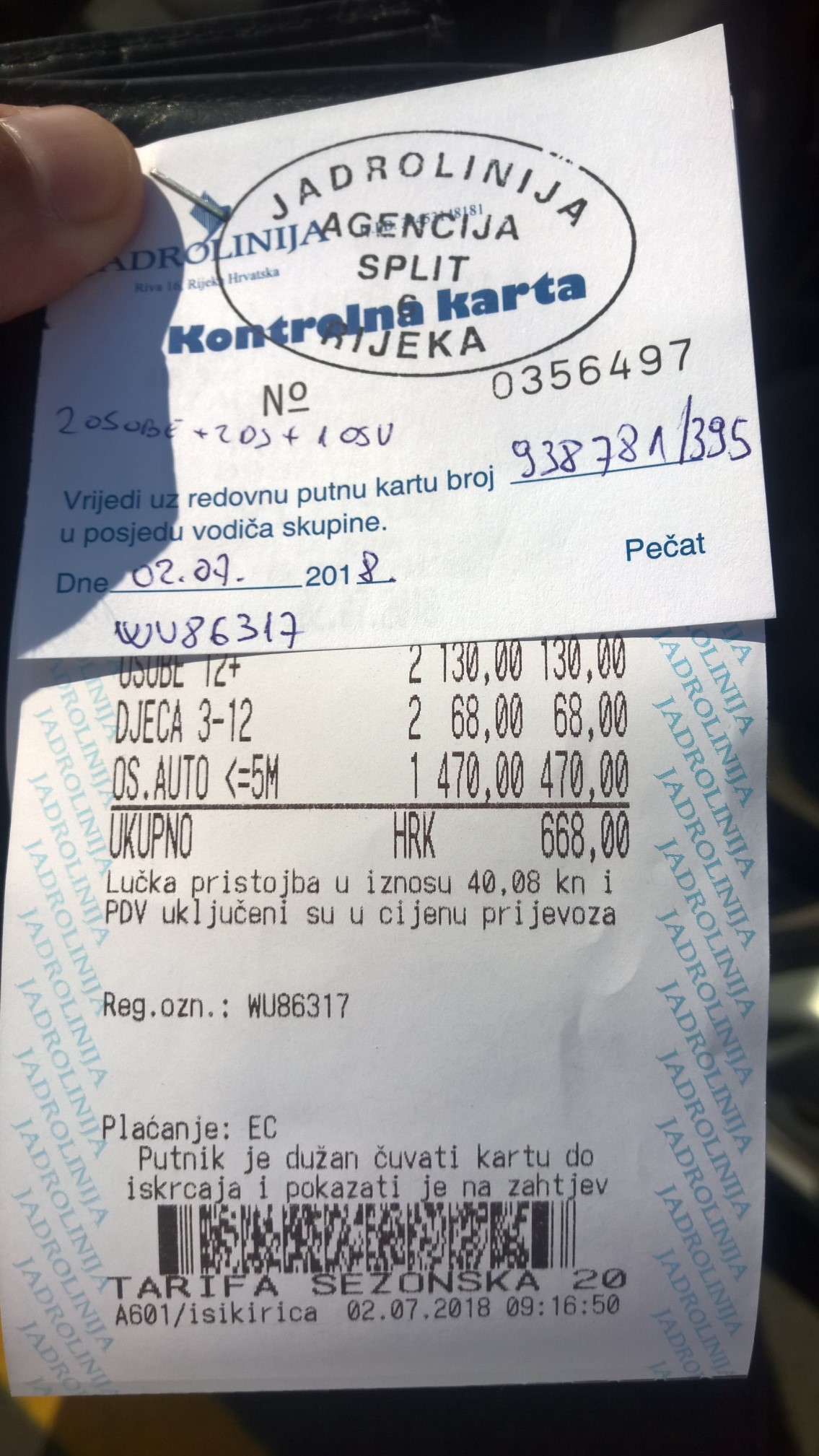 Bilecik w dłoni, można wjeżdżać na pokład! Ta dodatkowa karteczka jest jednocześnie biletem wstępu na prom do Ubli, na którego przesiądziemy się w Velej Luce. / 09 bilet.jpg 09 bilet.jpg