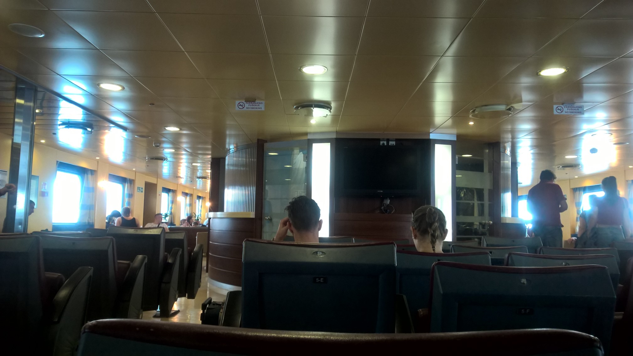 Tu można odpocząć w przyjemnym chłodzie - klimy nie żałują! (me gusta!) / 14 poklad 1.jpg 14 poklad 1.jpg