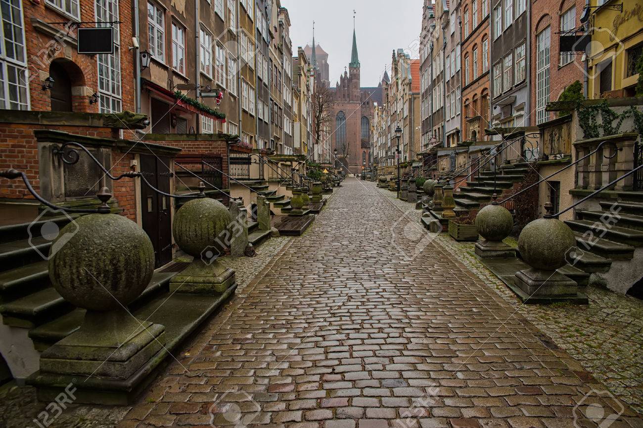 42036310-beautiful-old-streets-of-gdansk.jpg