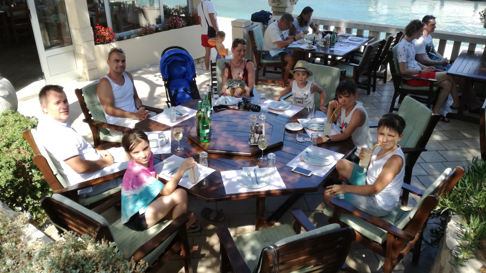 Czekamy na posiłek w Porto Rosso. / 92 w porto rosso.jpg 92 w porto rosso.jpg