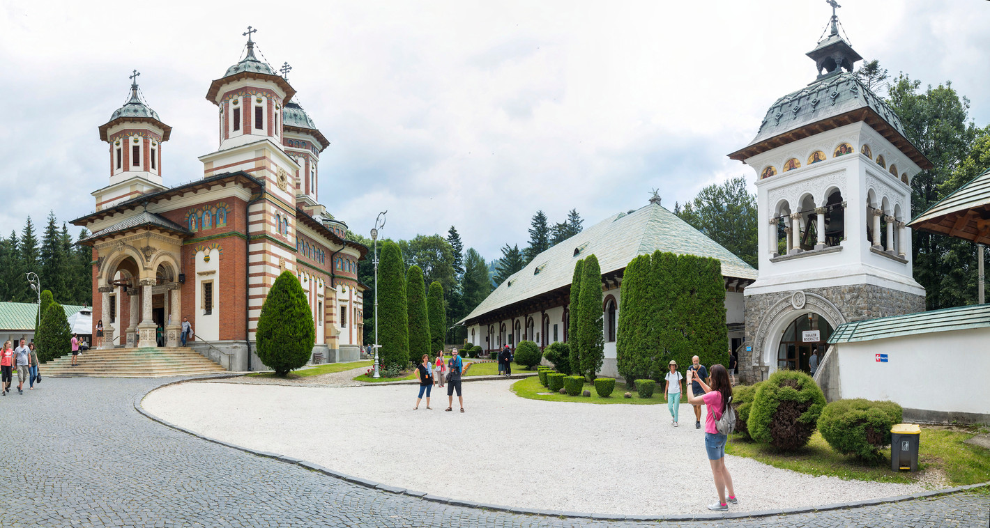 IMG_1655_IMG_1659-5 Sinaa klasztor pano1.jpg