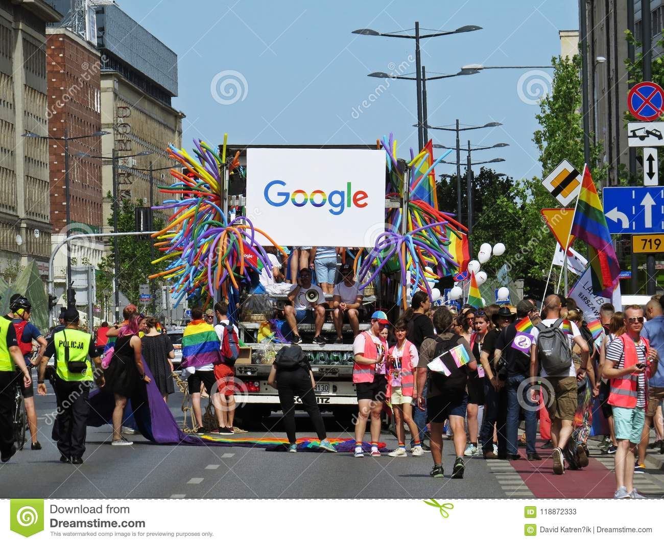 lgbt-homoseksualny-love-parade-warszawa-polska-czerwiec-118872333.jpg