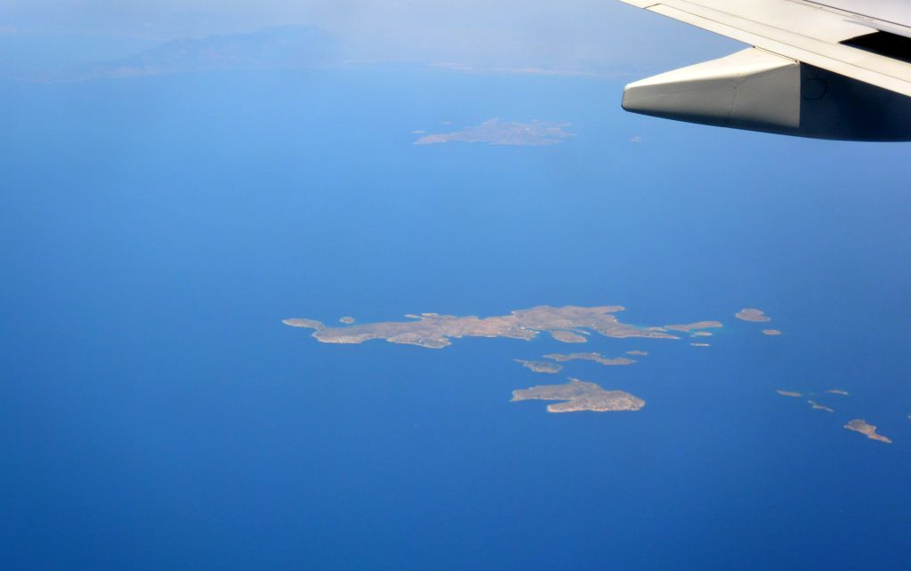 DSC_8572 od góry wyspy Arki, Marathos, Stroggilo, Agreloussa.JPG