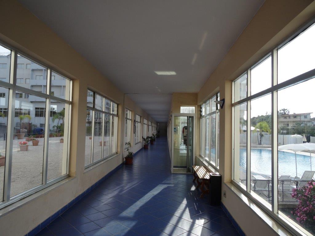 przewiazka łacząca trzy budymki hotelowe / Sycylia cz 2 631.jpg Sycylia cz 2 631.jpg