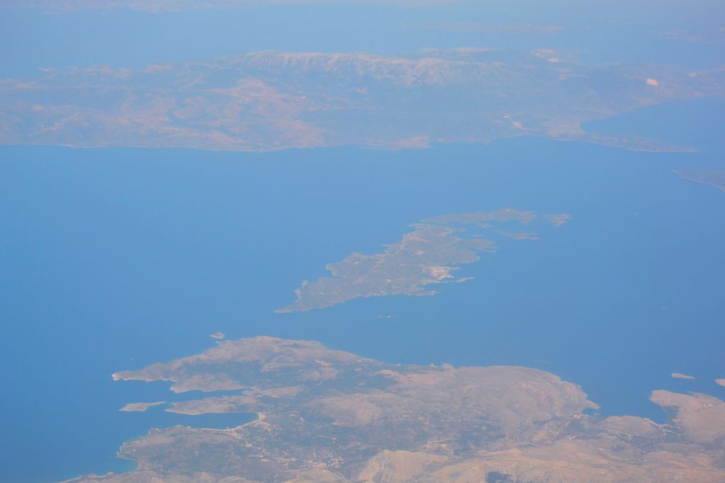 DSC_8553 wyspy Chios i Inousses (ta mała) i wybrzeże Turcji.JPG