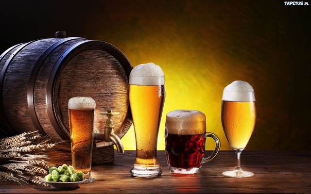 beczka_kufle_piwa.jpg