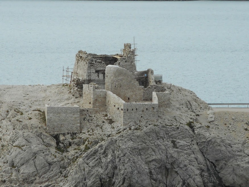 twierdza odbudowa.jpg