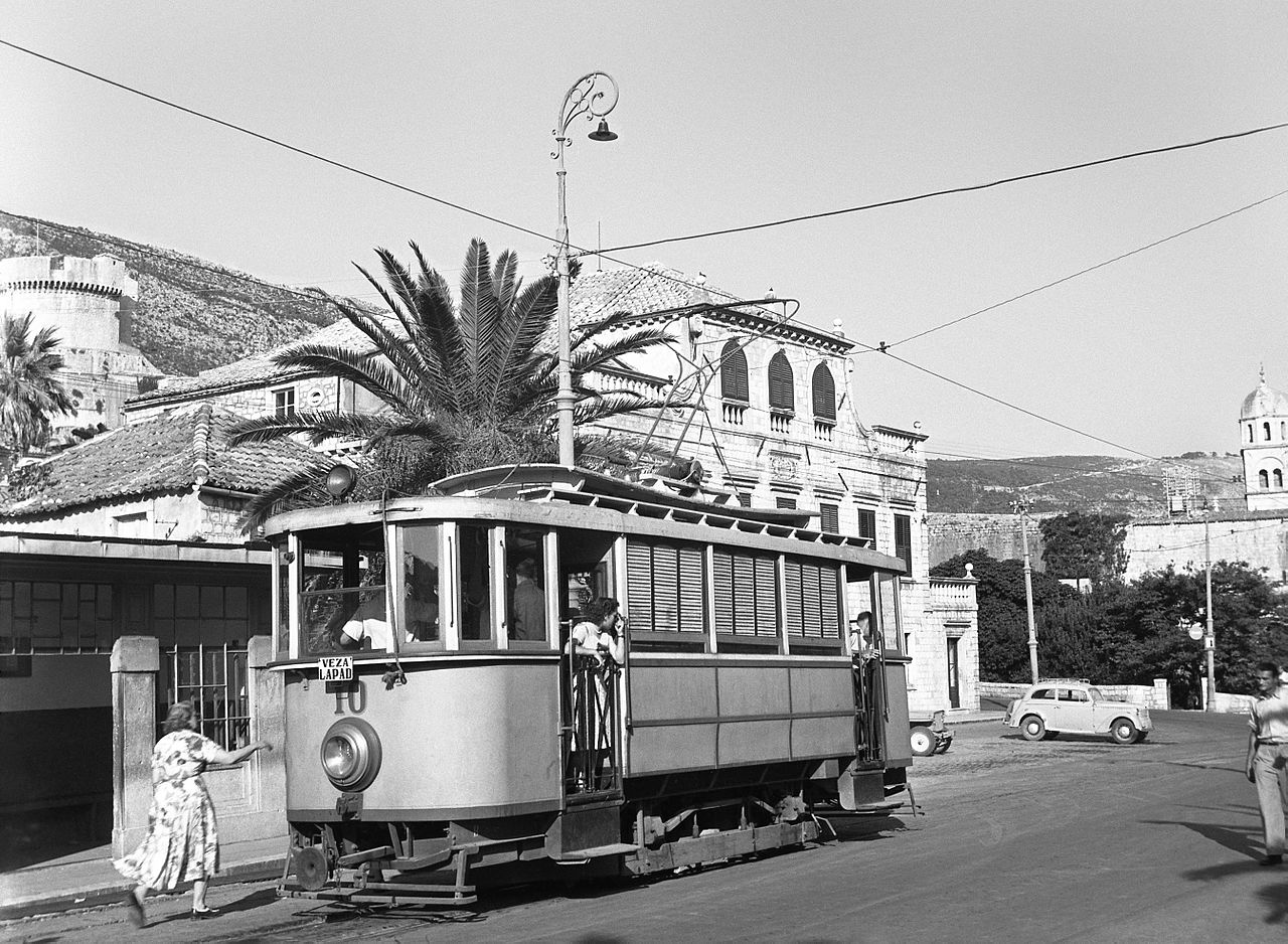 Dubrovnik_Tram-10_Veza-Lapad_Pile_1952.jpg