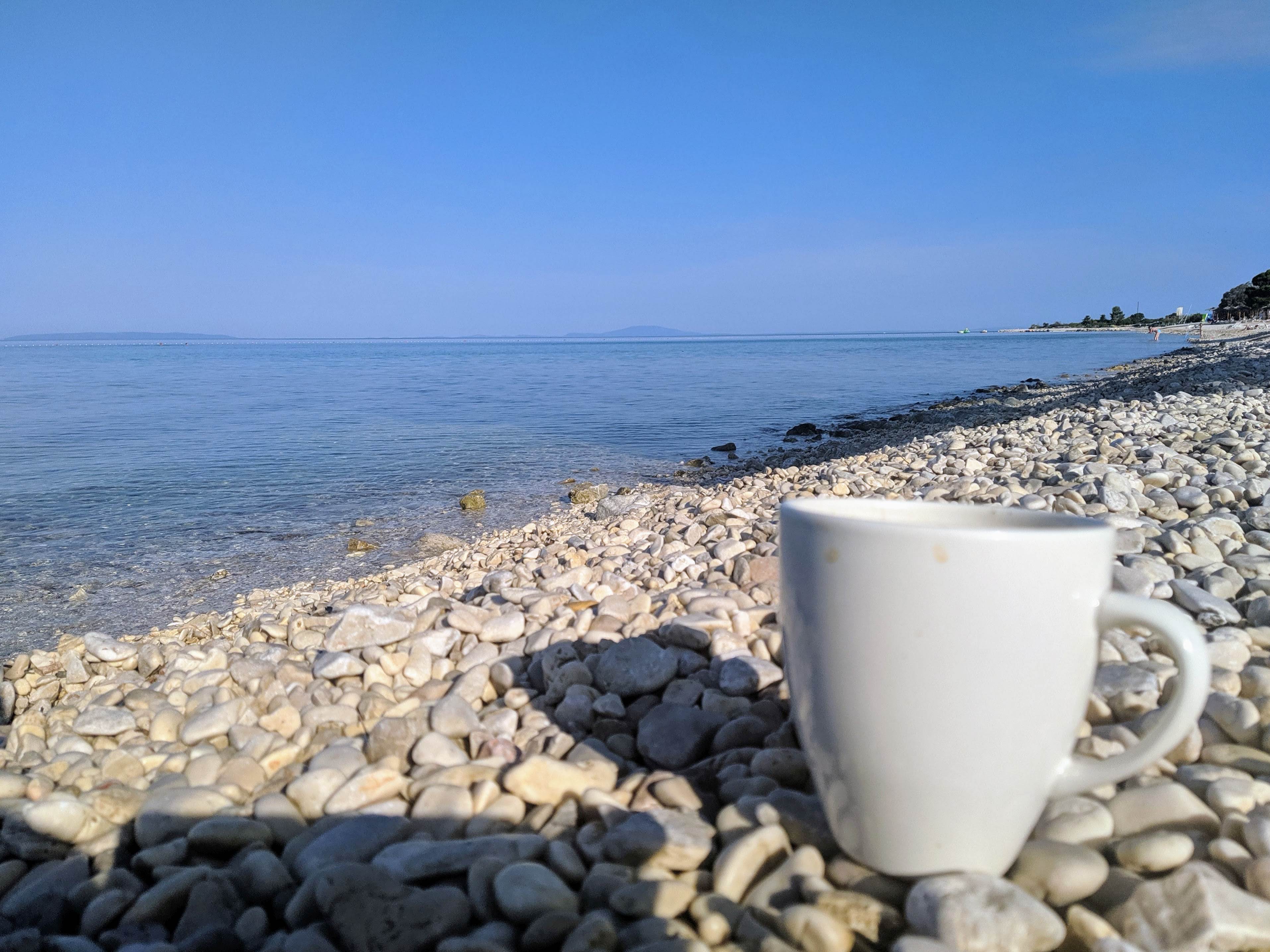 zzz kawa na plaży.jpg