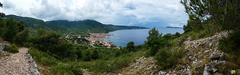 komiza panorama.jpg