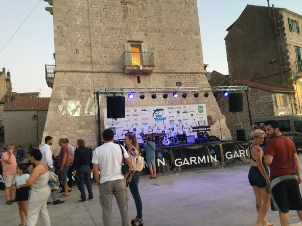 W Komiży odbywały się w drugiej połowie lipca zawody Big Game Fishing. Zwycięzcą okazał się 65-kg tuńczyk, a raczej ten, kto go wyłowił z Jadrana. Imprezie towarzyszyły wieczorne koncerty pod Komuną. / 04.JPG 04.JPG