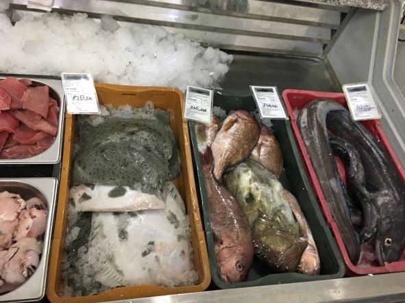 Warto wspomnieć, że jej filia pod Kulą w Visie została zamknięta. W Visie ryby kupimy już tylko na targu. / 06 riba.JPG 06 riba.JPG