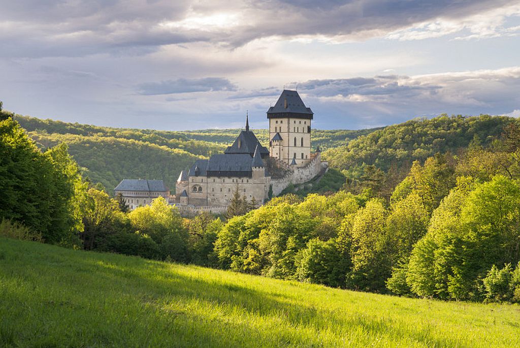 zamek Karlštejn.jpg