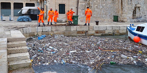 zanieczyszczone morze.jpg