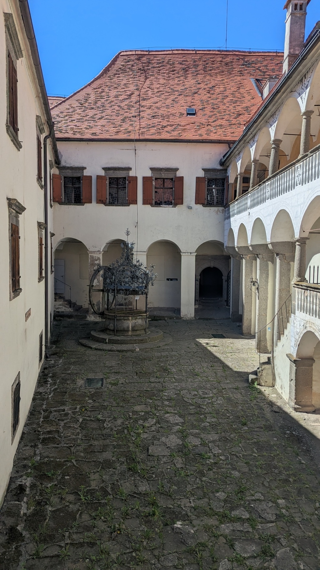 14-dziedziniec1.jpg
