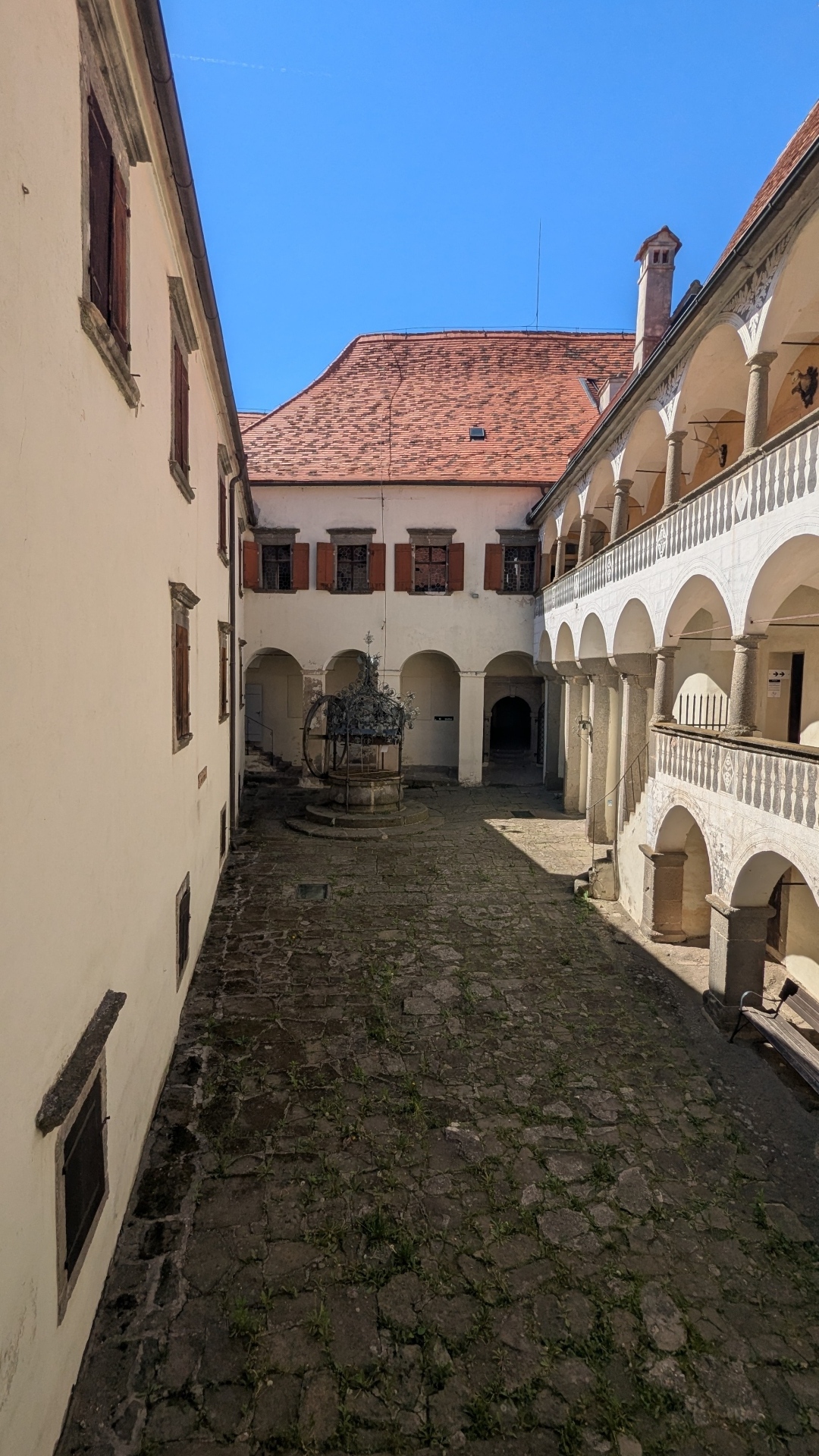 14-dziedziniec2.jpg