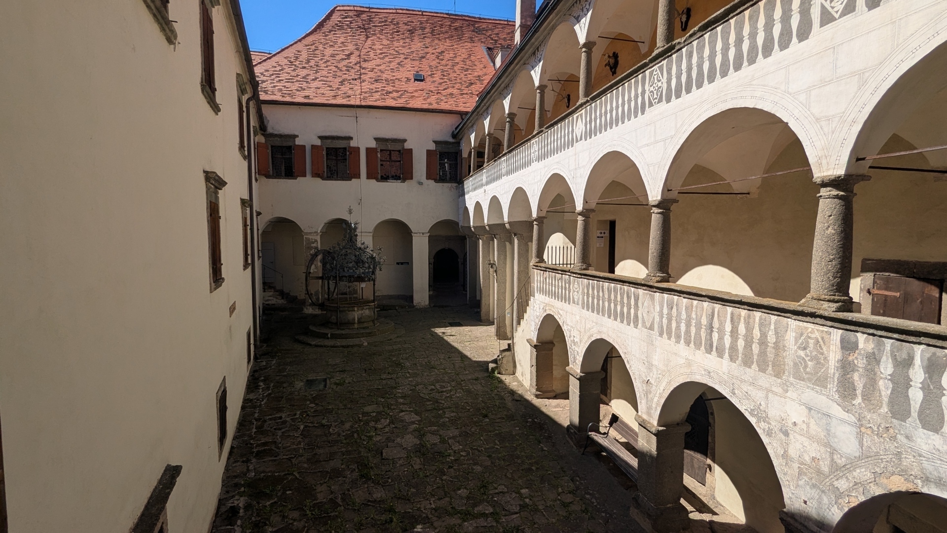 14-dziedziniec3.jpg