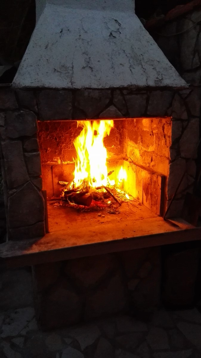 Na pozbieranym w okolicy chruście i gałęziach upichcimy sobie kolację :) / 06.jpg 06.jpg