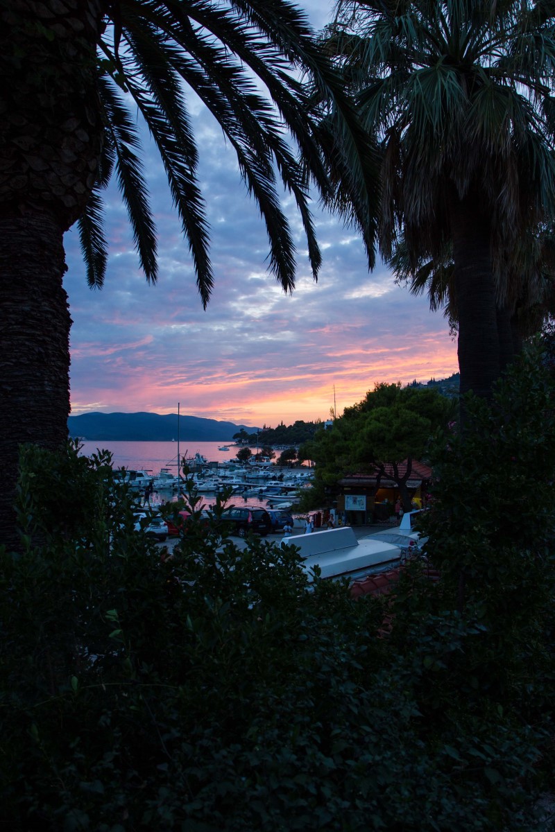 Słońce zachodzi nad orebicką mariną (i widoczną w tle Korčulą). / 110.jpg 110.jpg