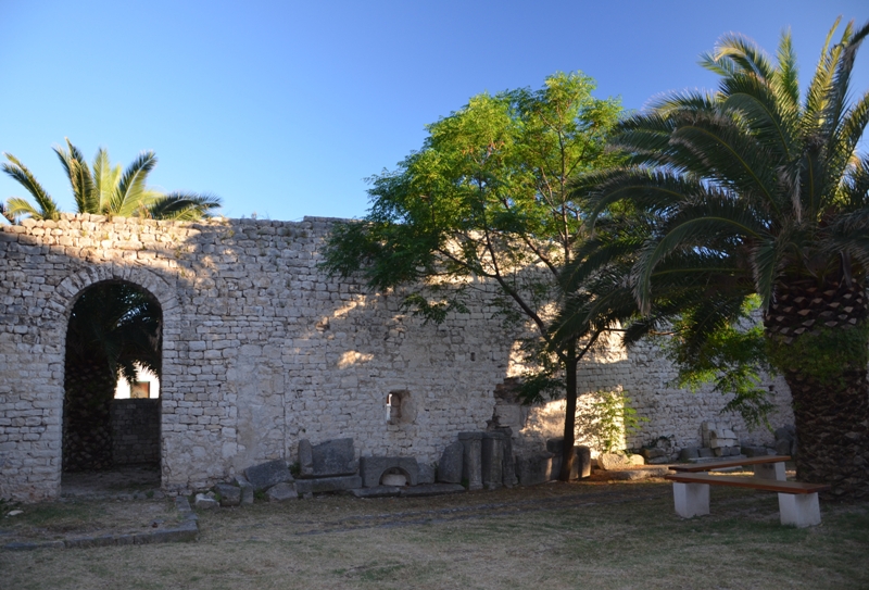 DSC_0525 Povlja - ruiny katedry.JPG