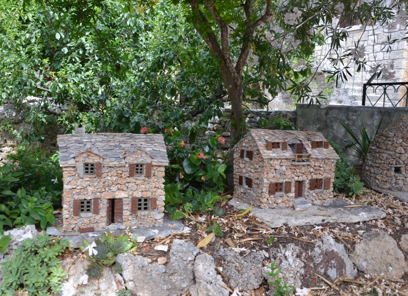 DSC_0571 Dol - ulepione miniatutki zabudowań.JPG