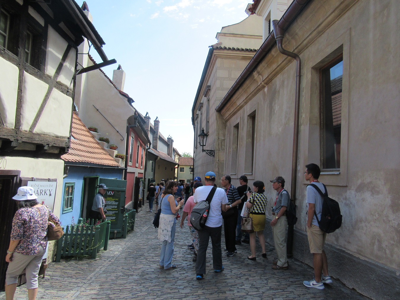 Złota uliczka, ruch prawie jak na A1:) / zlota ulicka.jpg zlota ulicka.jpg