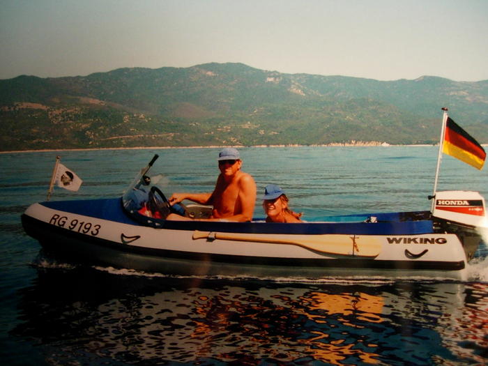 3669143 ponton z dwoma flagami.jpg