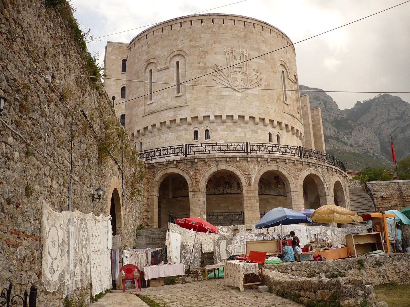 11A Albania Kruje Małzoleum.JPG