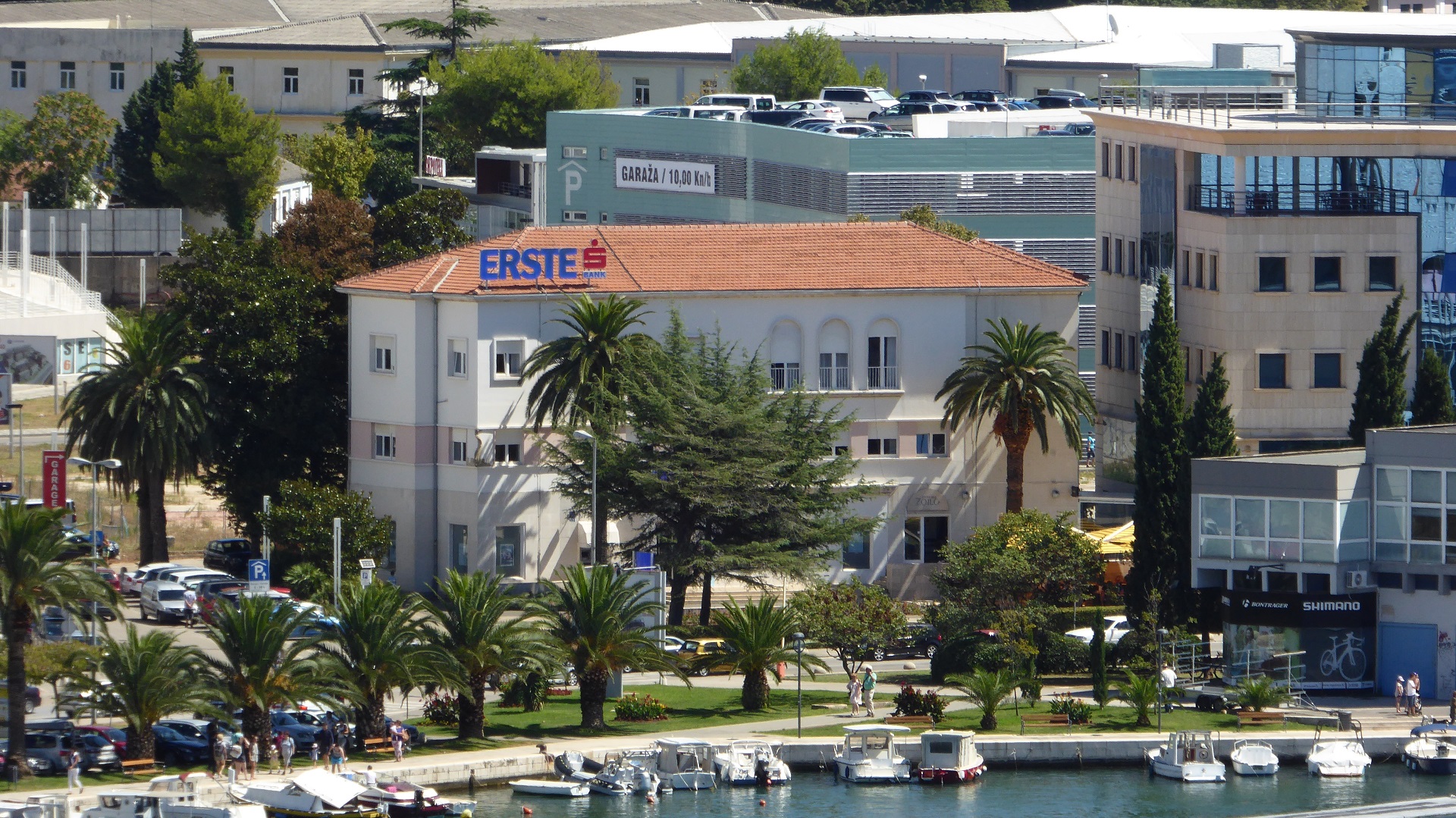 Parking z ceną / P1030701.jpg P1030701.jpg