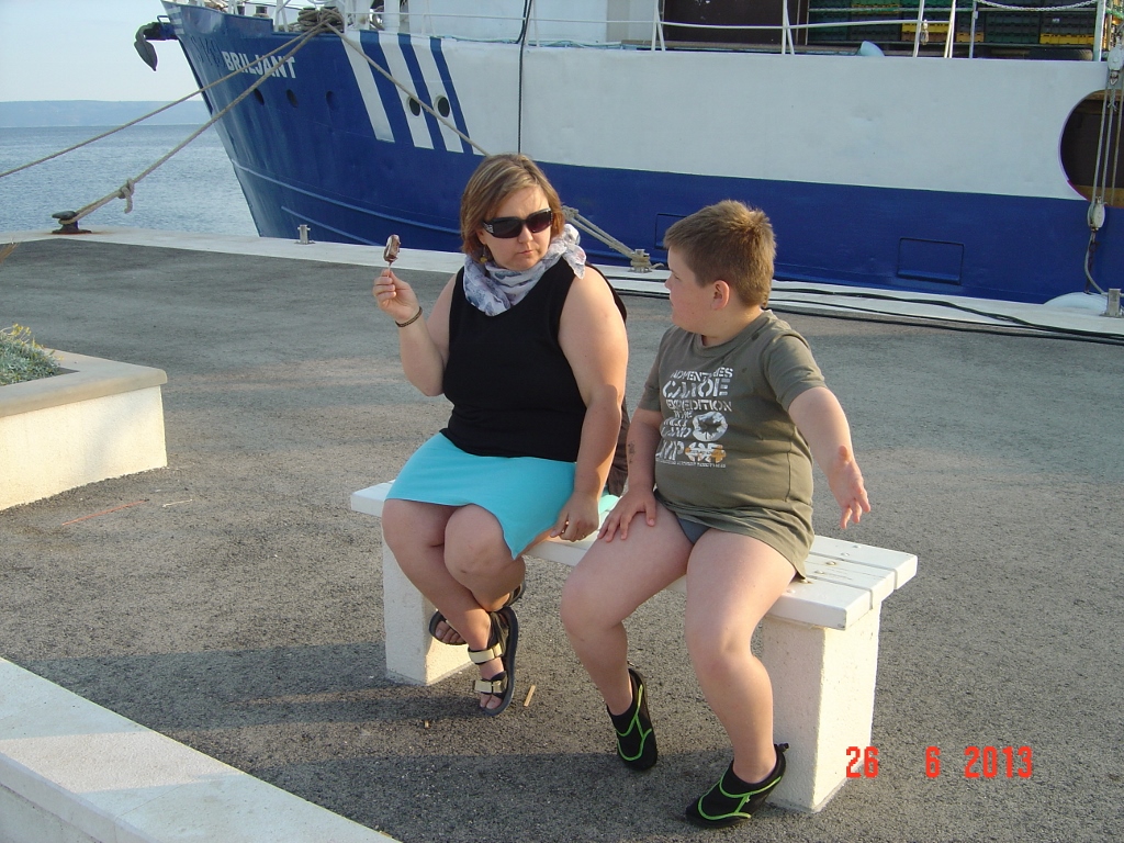 dyskusja przy lodach.jpg