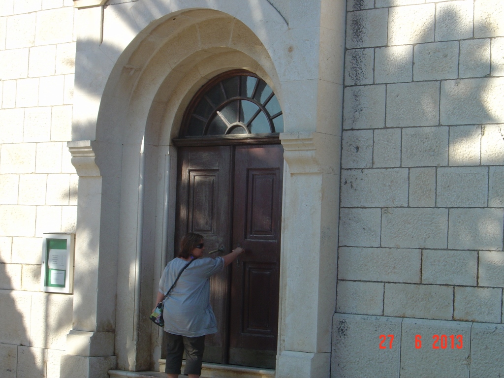 zamknięty kościół.jpg