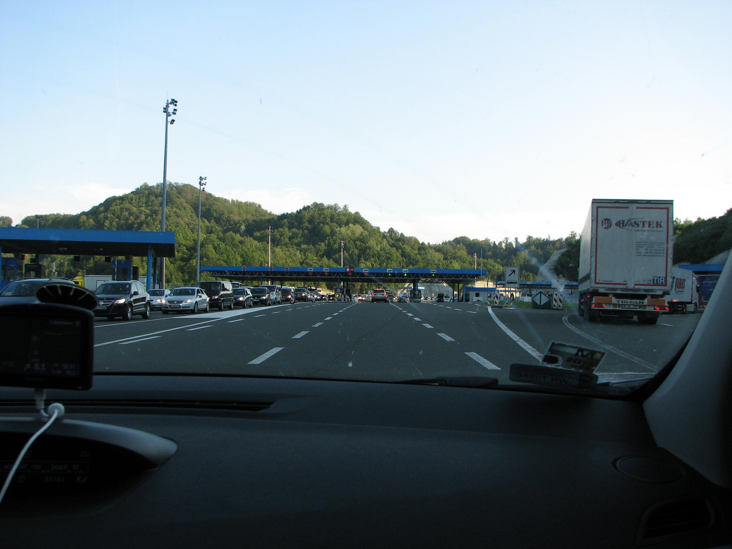 Zaczyna się koreczek na granicy z Cro.. / IMG_5447.JPG IMG_5447.JPG