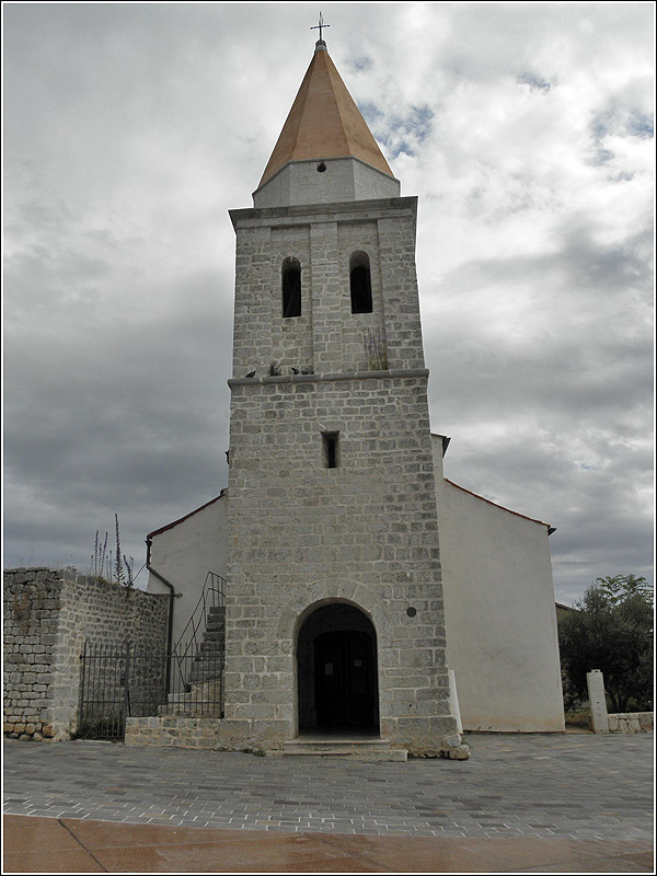 05_133_kosciół sw franciszka z 13 wieku.JPG