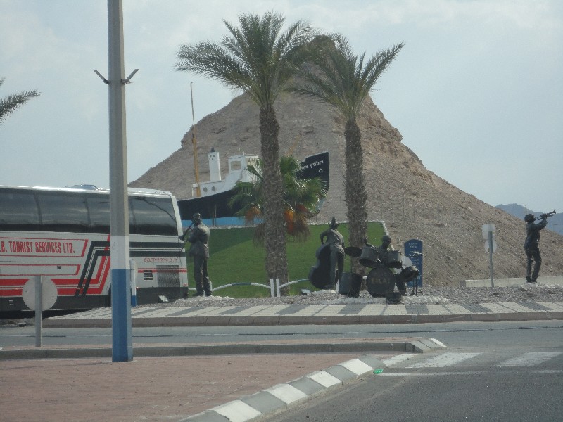 Bardzo podobały mi się dekoracje na skrzyżowaniach okrężnych / 277.jpg 277.jpg