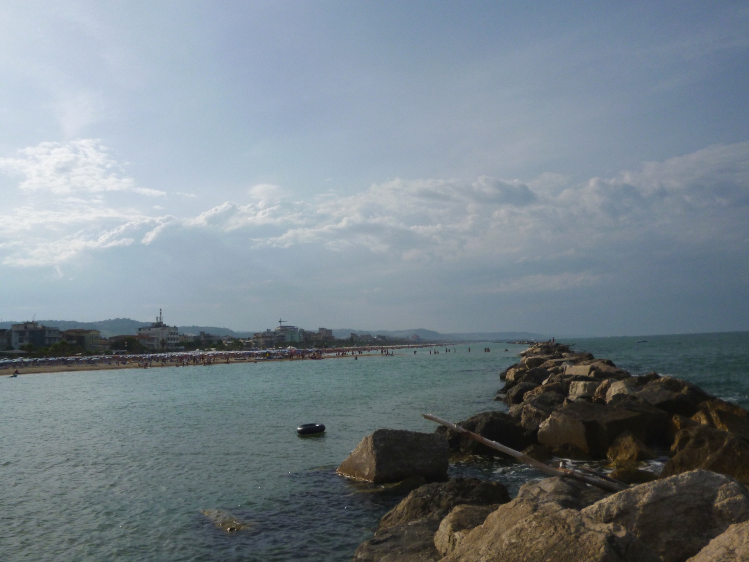 odpływa nasze koło - zostało uratowane (wtedy nastąpił najgorszy atak meduzy) / P1030863.JPG P1030863.JPG