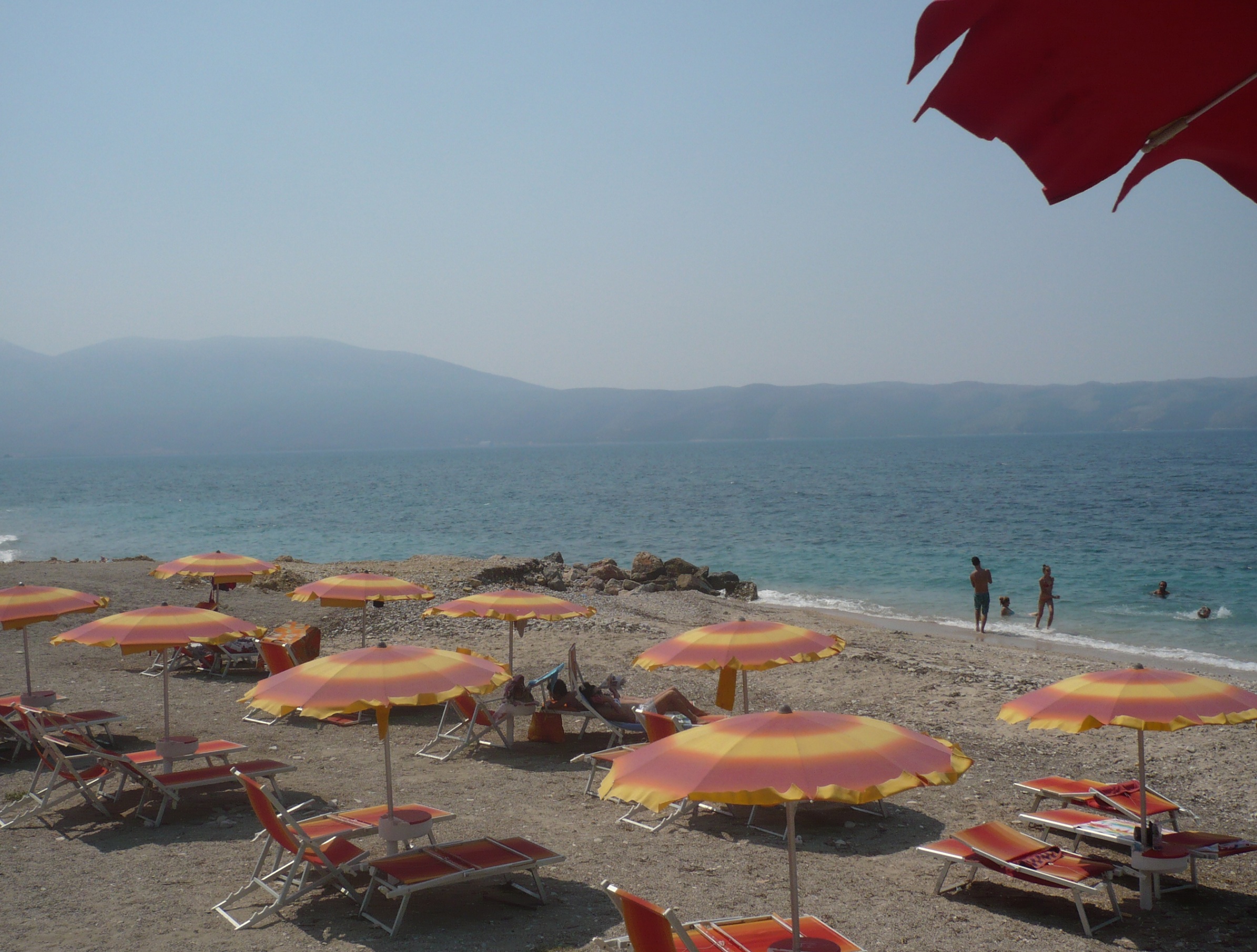 Ale jak się doleci nad wodę, to luzik. Plaża przy kompleksie Regina / P1030174 A.jpg P1030174 A.jpg